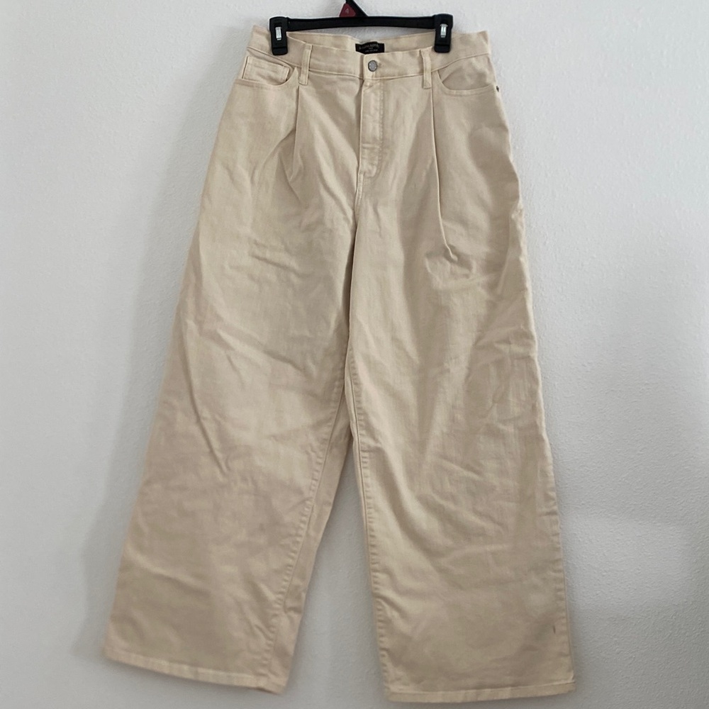 Banana Republic Wide-Leg Jeans in Cream